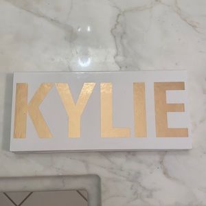Kylie Cosmetics “Kylie XOXO” Eyeshadow Palette